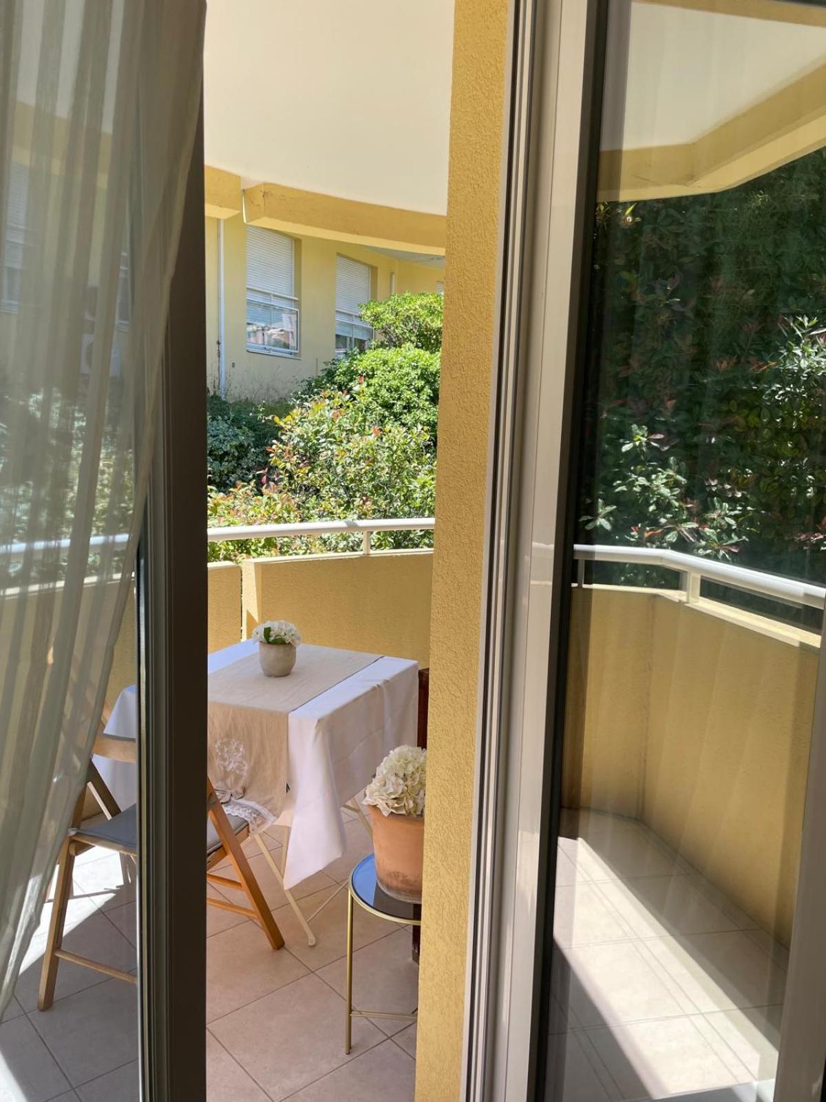 לינה וארוחת בוקר בוסוליי Grace & Breakfast מראה חיצוני תמונה